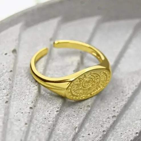 Sun and Moon Signet Ring Gold