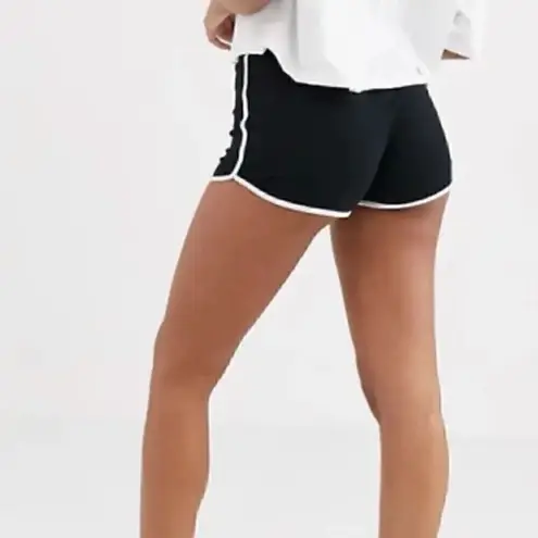 Love Streak Sporty Runner Womens Shorts