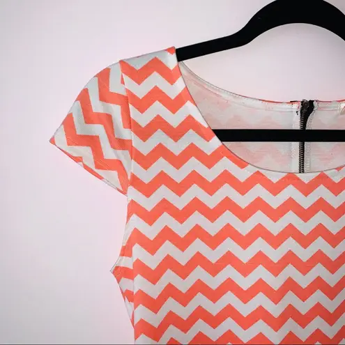 A'Gaci Peach & White Chevron Print Peplum Sleeveless Top thumbnail 4