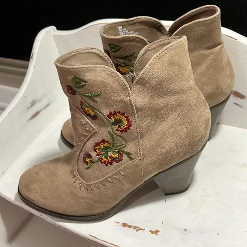 MIA  Ankle Booties MELROSE Embroidered Flowers Size 8