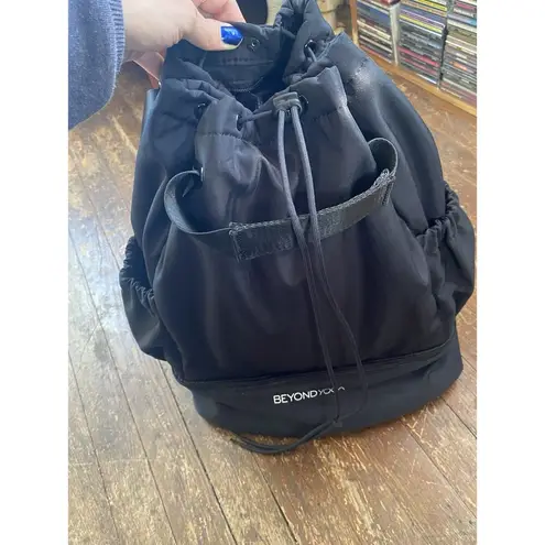 Beyond Yoga Convertible Gym Yoga Bag Backpack Black Tote Weekend Bag
