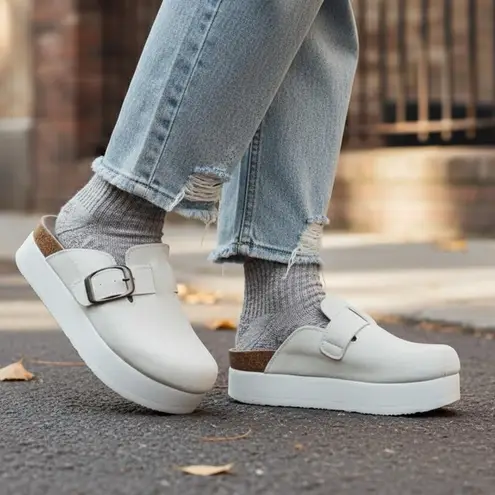 Cushionare Cushionaire Granola Women’s Platform White Suede Clog Mule Size 7