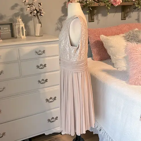 JH Evenings Champagne Shimmery Formal Semi Prom Party Bridesmaid Dress Womens 16