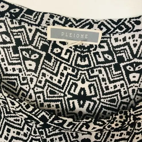 Pleione Anthropologie  Black/White Print Tee W/ Pocket-Size XS