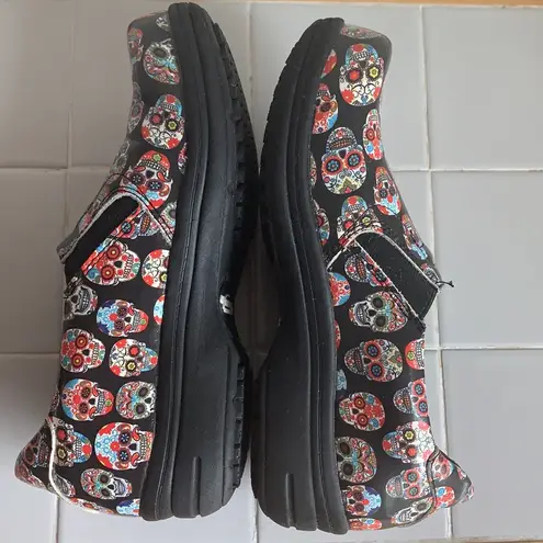 Easy Street Easy Works by Skull comfort clogs