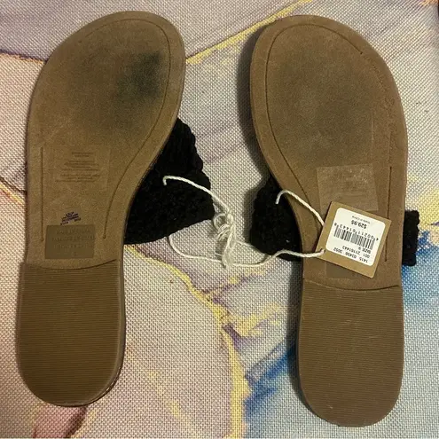 American Eagle NWT! SIZE 9  OUTFITTERS Black Flip Flops