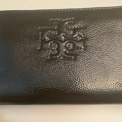 Tory Burch  Thea patent leather wristlet