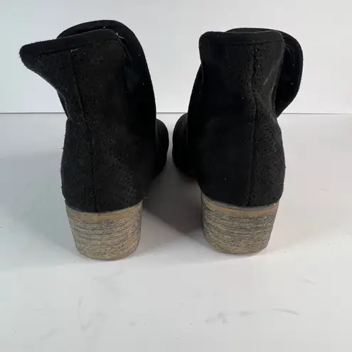 Seven7 Women's Soho Boot Black Suede CutOut Side Block Heel Ankle Booties Size 7