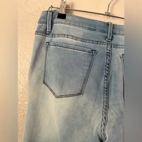 TRACTR Lt Blue Denim Cropped Cuffed Box Jeans Womens Mid