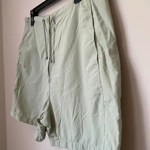 Woolrich Women's 14 Meadow Green Nylon Hiking Shorts Outdoor Walking Lightweight