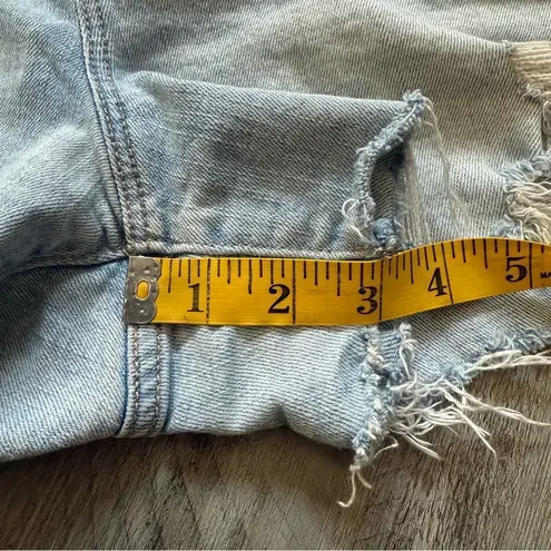 Old Navy Distressed Boyfriend Shorts 12 Stretch Distressed Festival Vacation Light Wash