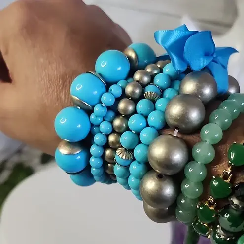 Set of 7 Acrylic Aqua Blue and Brushed Gold Stretch Bracelets