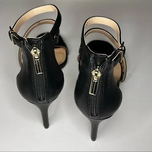 Kelly & Katie Black Strap Sandals Size 8.5