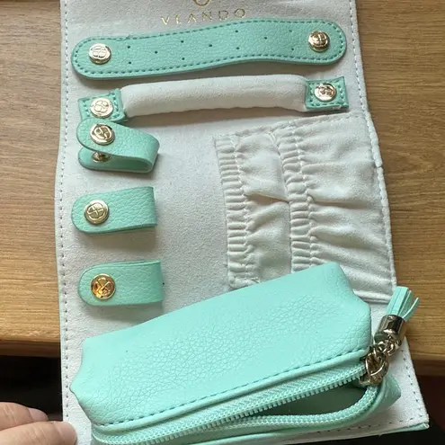 NEW Vlando Mint Green Leather Jewelry Holder
