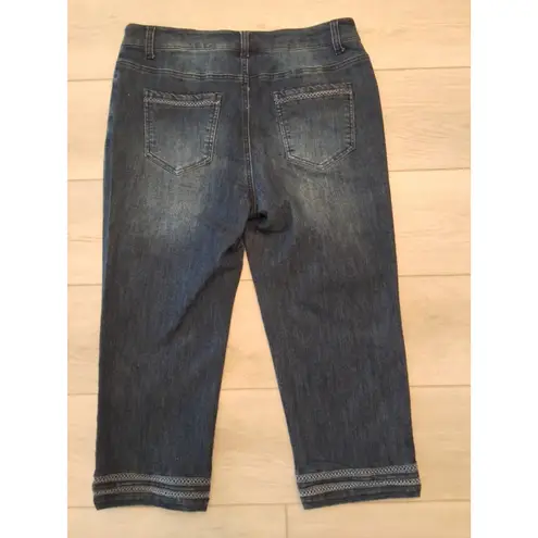 Baccini Womens Size 10 Capri Embroidered Denim Jeans