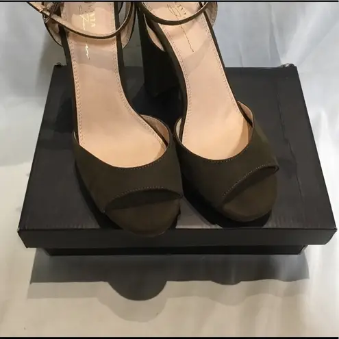 Trixie Block Heel Ankle Strap Platform Sandals Olivia Jaymes Green Size 8.5