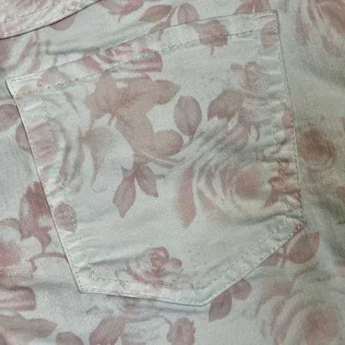 Artisan NY  Floral White Soft Pink Rose Shorts 10