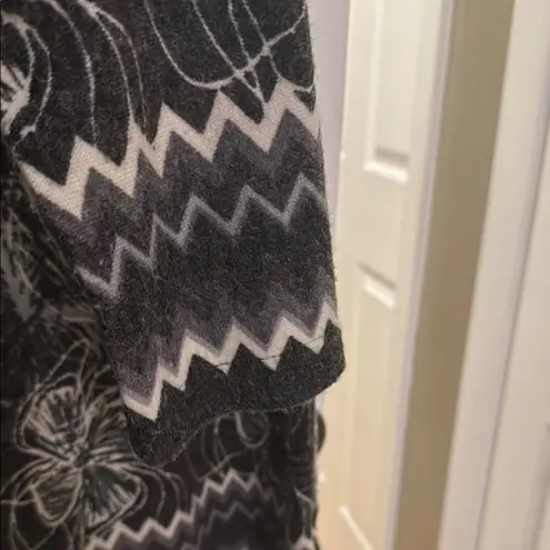 Adore Black and White Long Sleeve Dress Size M