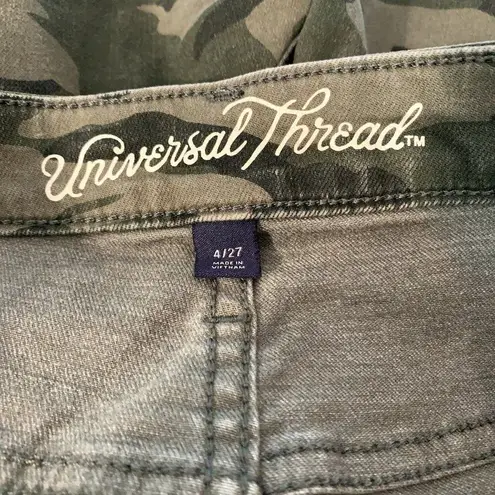 Universal Threads Green Camo High Rise Midi Cut Off Jean Shorts Size 4