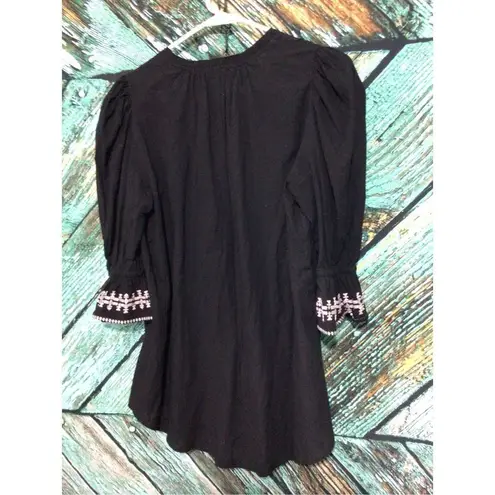 Esley NWT  Bohemian Boho Top Black With White Embroidery Size Small