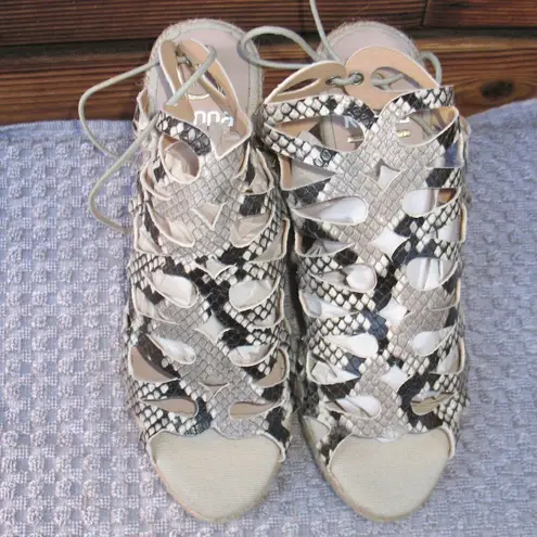 NWOB Kanna Snake Print Leather Espadrille Wedge Shoes White Size 8