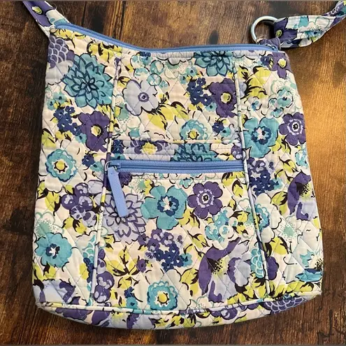 Vera Bradley RETIRED:  | ladies Blueberry Blooms quilted crossbody handbag.
