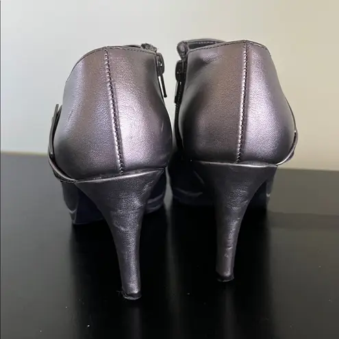 Life Stride  Women's X-Ecute Metallic Ankle Booties with Memory Foam