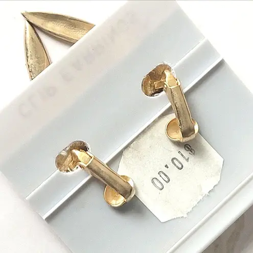 Vintage Gold Tone Statement Dangly Clip