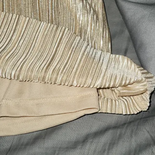 Elegant, satin, shimmering top Gold Size M