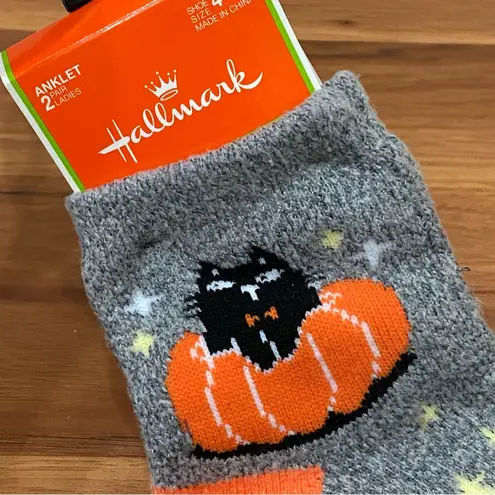 Hallmark 2 pairs Pumpkin Black Cat Non-skid Halloween Anklet Socks Size 4-10