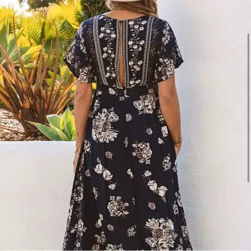 Blue V Neck Empire Waist
Flower Long Dress with Double
Slits