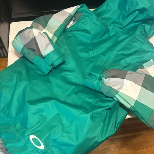 Oakley  snowboarding, jacket, green and white checkered. Women’s small.