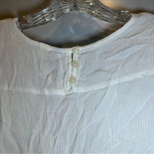 Alya Francesca’s  White Boho Embroidered Accent Gauze Top size L