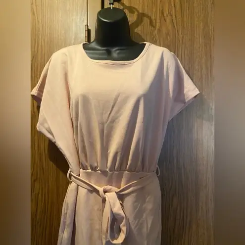 Pretty Little Thing Loose / Tight Fitting Dress 👗 In Beige-Pinkish color Size Large