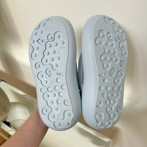 New AXEL ARIGATO Delta Sandel