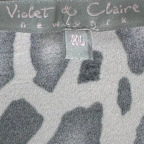 Violet+Claire Flutter Sleeve Top Womens XL Black White Animal Print Maximalist