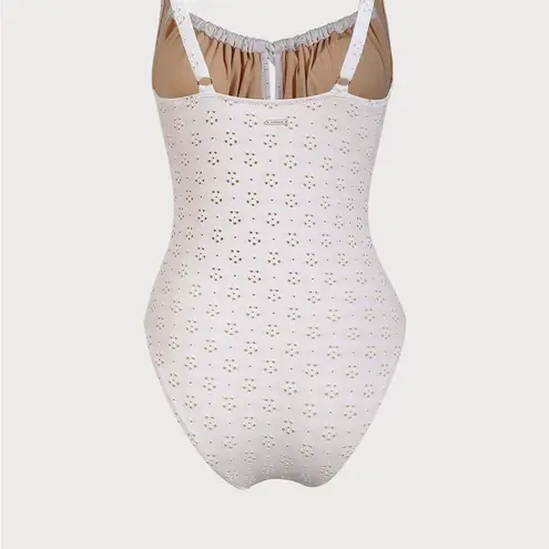 Berlook Floral Cutout One