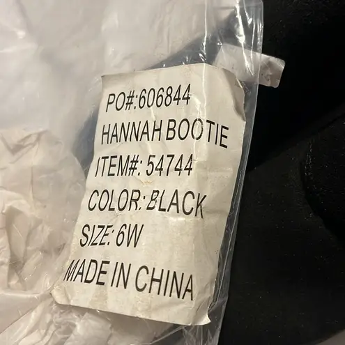 Hannah Sherpa Lined Faux Leather Ankle Booties in Black, Size 6W New w/Tag Black