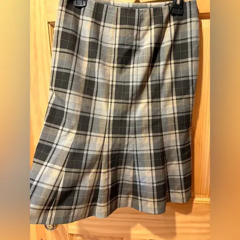 Isaac Mizrahi gray, black, and beige plaid pattern skirt for Target women’s Sz 2