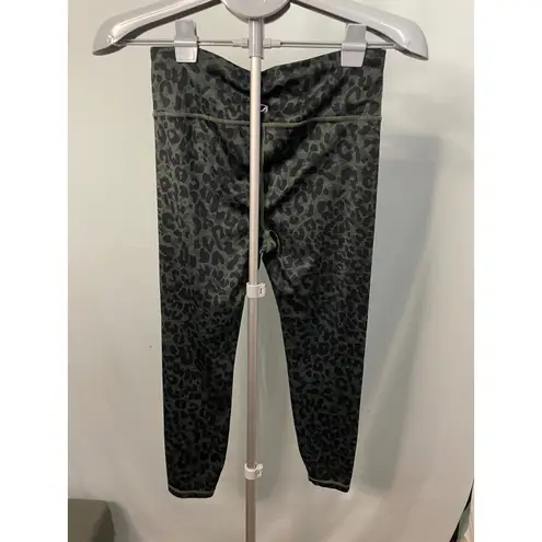 GapFit Eclipse Leopard Print High Rise Cropped Leggings