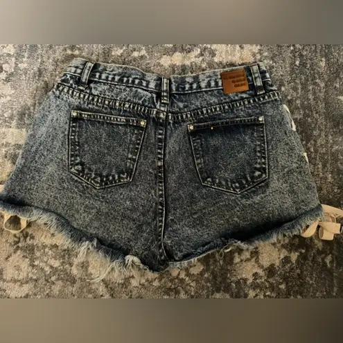 POL  Jean Shorts with distressing and ties on the side