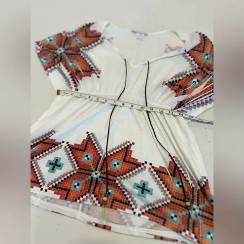 julie's closet Julie’s Closet Southwest Aztec Lightweight Flutter Sleeve Top. Vneck Lightweight