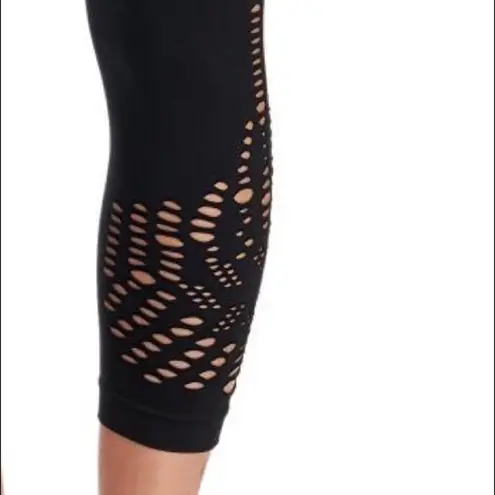 One 5 One Laser Cut Capri Leggings