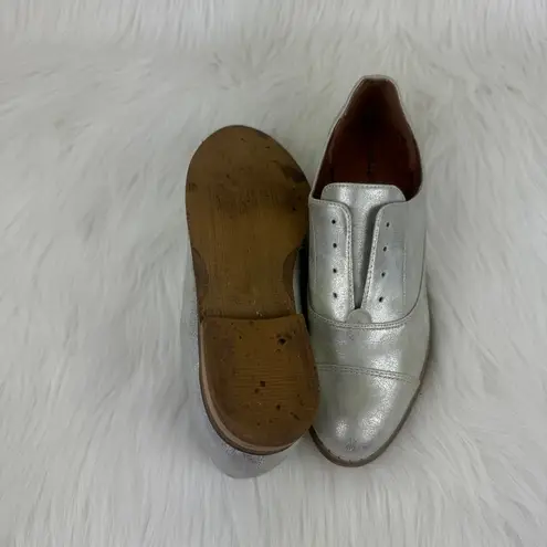 Indigo rd. Hacksy Almond Toe Oxfords Flats Shoes Silver Size 7