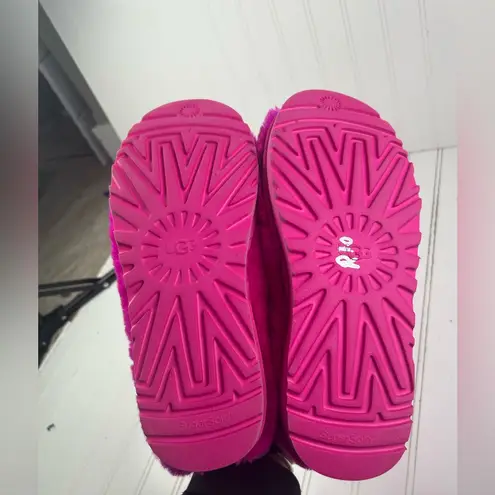 UGG  Women’s Fuzzy Slippers Hot Pink Size 8