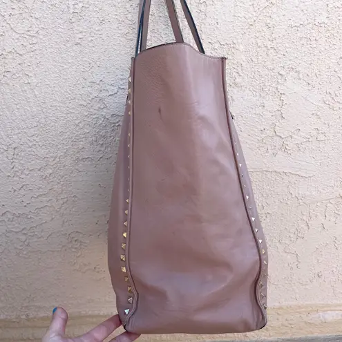 Valentino Garavani Valentino Rockstud peach beige soft smooth leather open shopper tote bag