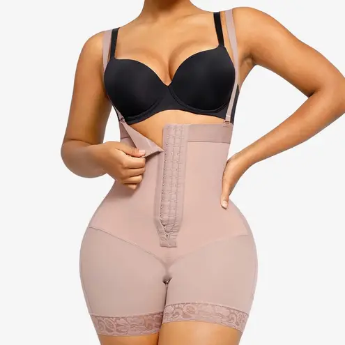 Shapellx shapewear Bare Essential AirSlim® Core
Sculpt Mid Thigh Shaper Short Size M - Image 3