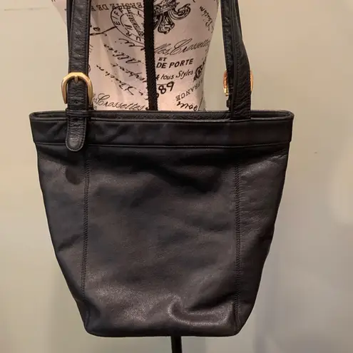 ili New York Black Leather Bucket Shoulder Bucket Bag Large Purse Gold Buckles