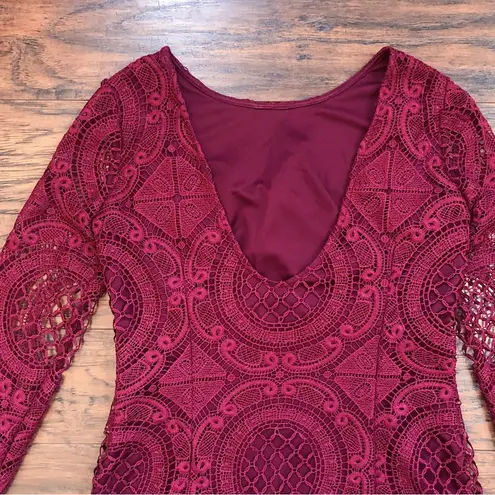 Alexia Admor • burgundy lace mini dress cocktail bell sleeve maroon low back