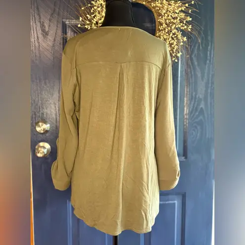 Fortune + Ivy Button-Accent Women's Blouse from Stitch Fix. NWT size M